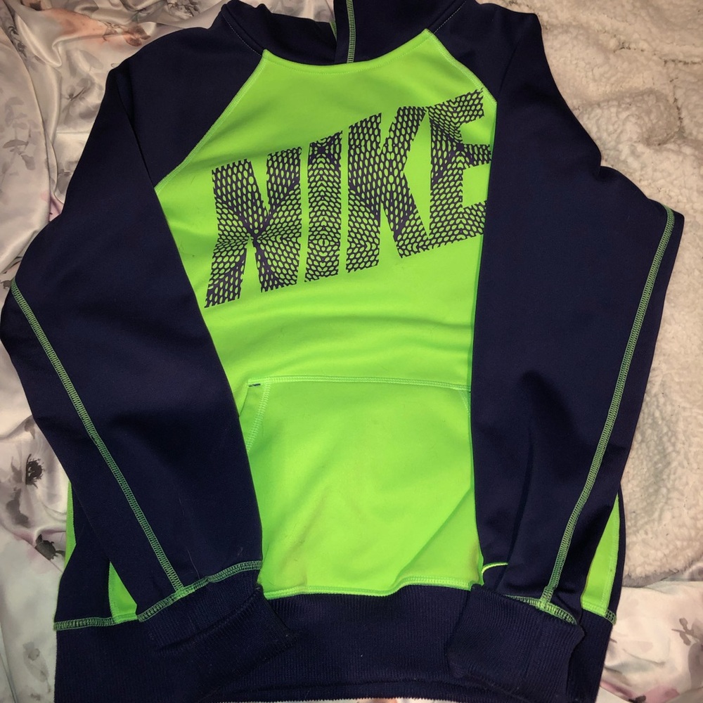 womens size medium nike hoodie!